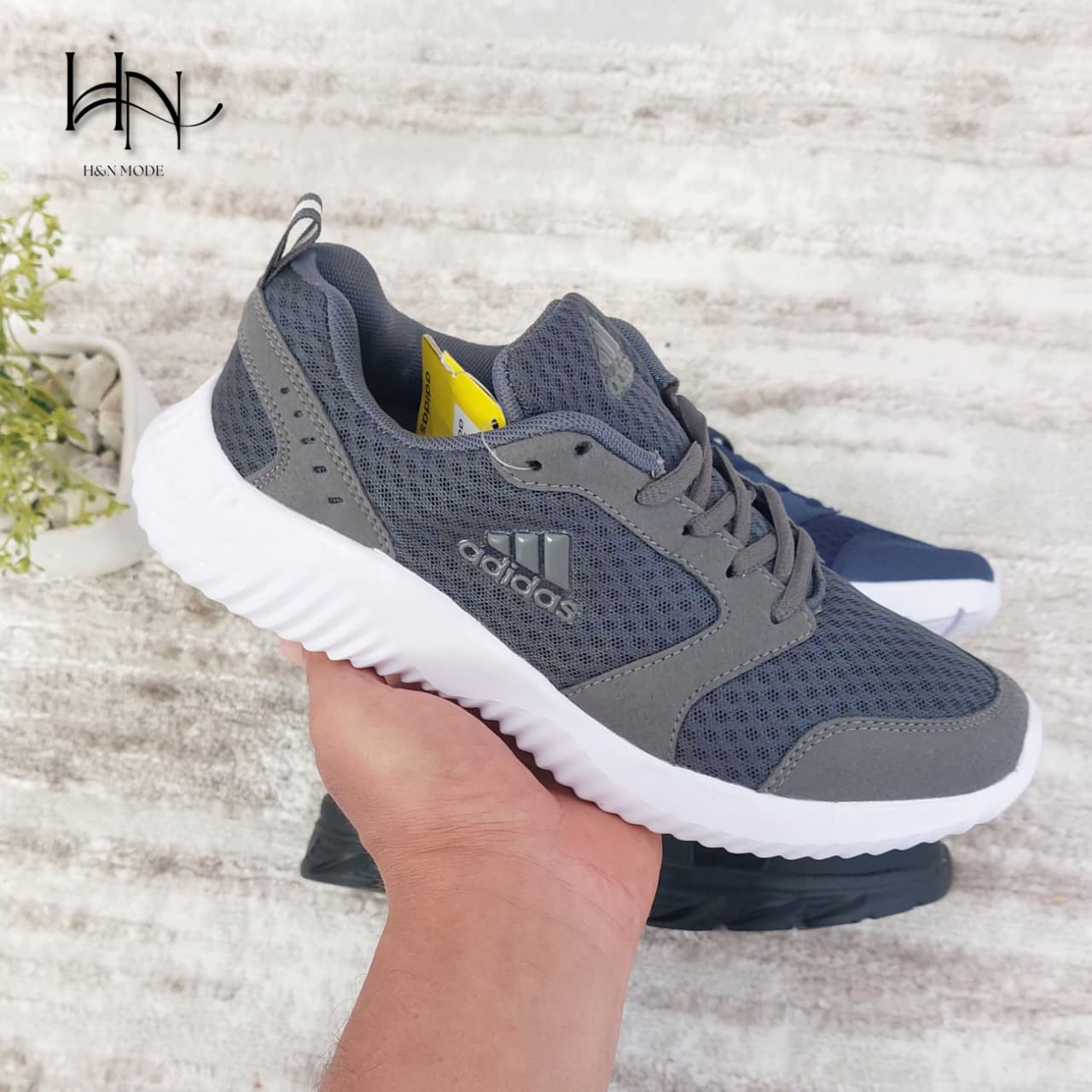 Chaussures de sport Adidas légères et résistantes