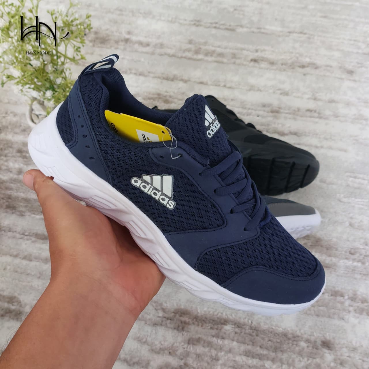 Chaussures de sport Adidas légères et résistantes